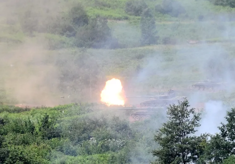 HRVATSKA VOJSKA DEMONSTRIRALA SNAGU: Prvi put prikazano združeno djelovanje Kiowa helikoptera i Panzer haubica