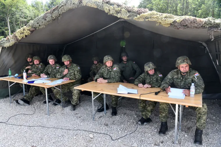 HRVATSKA VOJSKA DEMONSTRIRALA SNAGU: Prvi put prikazano združeno djelovanje Kiowa helikoptera i Panzer haubica