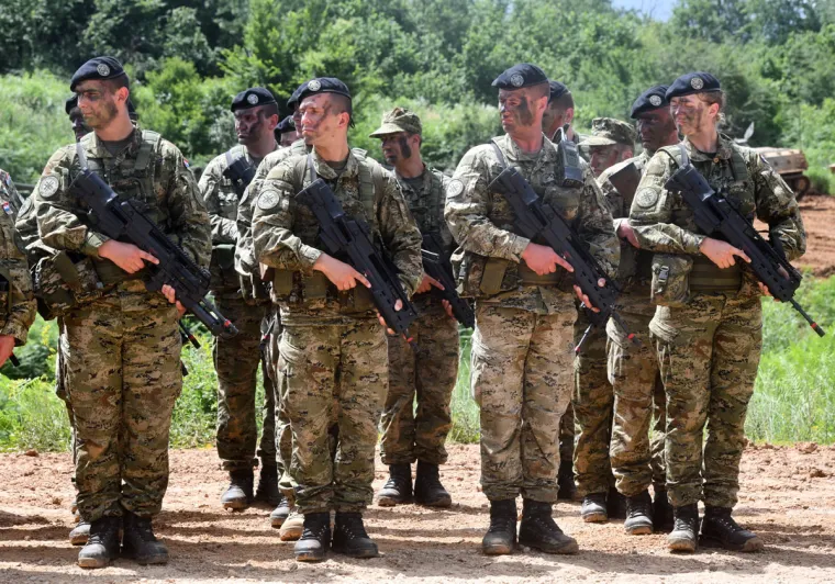 HRVATSKA VOJSKA DEMONSTRIRALA SNAGU: Prvi put prikazano združeno djelovanje Kiowa helikoptera i Panzer haubica