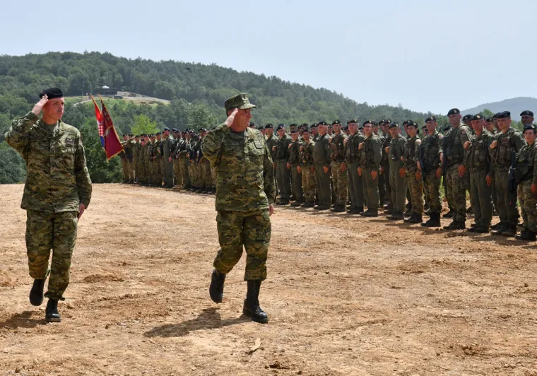 HRVATSKA VOJSKA DEMONSTRIRALA SNAGU: Prvi put prikazano združeno djelovanje Kiowa helikoptera i Panzer haubica