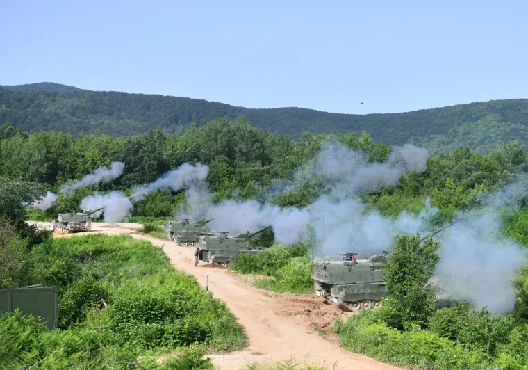 HRVATSKA VOJSKA DEMONSTRIRALA SNAGU: Prvi put prikazano združeno djelovanje Kiowa helikoptera i Panzer haubica