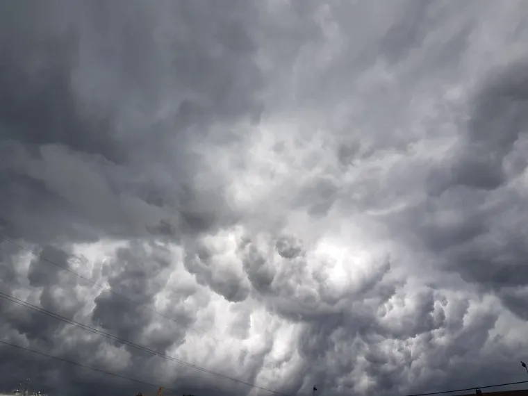 GRMLJAVINSKO NEVRIJEME PRAĆENO TUČOM PONOVNO POGODILO ZAGREB: Zbog obilnih oborina poplavljen Ekonomski fakultet