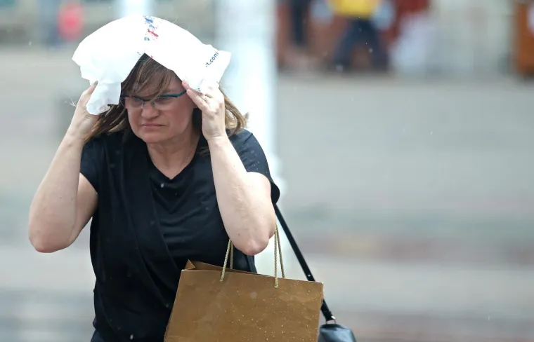 GRMLJAVINSKO NEVRIJEME PRAĆENO TUČOM PONOVNO POGODILO ZAGREB: Zbog obilnih oborina poplavljen Ekonomski fakultet