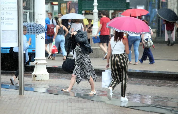 GRMLJAVINSKO NEVRIJEME PRAĆENO TUČOM PONOVNO POGODILO ZAGREB: Zbog obilnih oborina poplavljen Ekonomski fakultet