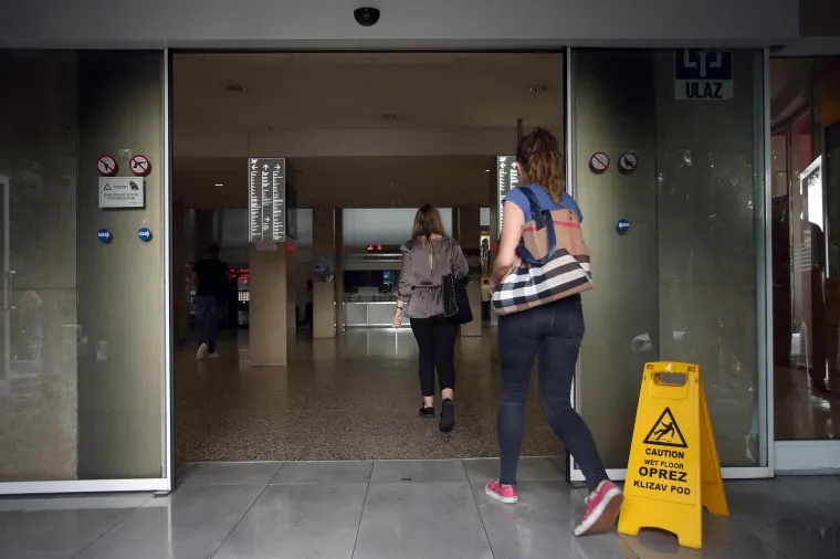 GRMLJAVINSKO NEVRIJEME PRAĆENO TUČOM PONOVNO POGODILO ZAGREB: Zbog obilnih oborina poplavljen Ekonomski fakultet