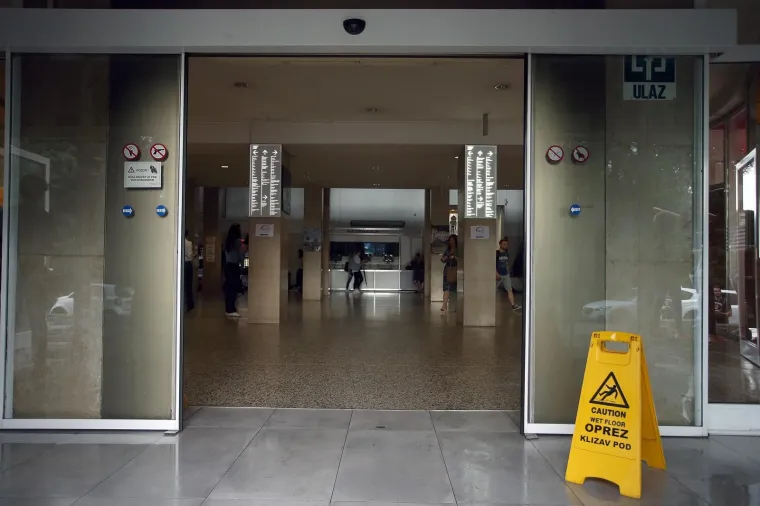 GRMLJAVINSKO NEVRIJEME PRAĆENO TUČOM PONOVNO POGODILO ZAGREB: Zbog obilnih oborina poplavljen Ekonomski fakultet