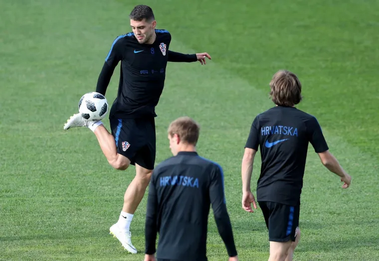 Kovačić, Strinić i Jedvaj vježbali su međusobno.