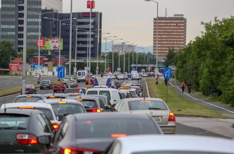 Prometni kolaps zbog prosvjeda protiv visokih cijena goriva