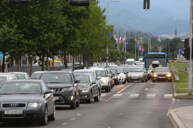 Prometni kolaps zbog prosvjeda protiv visokih cijena goriva