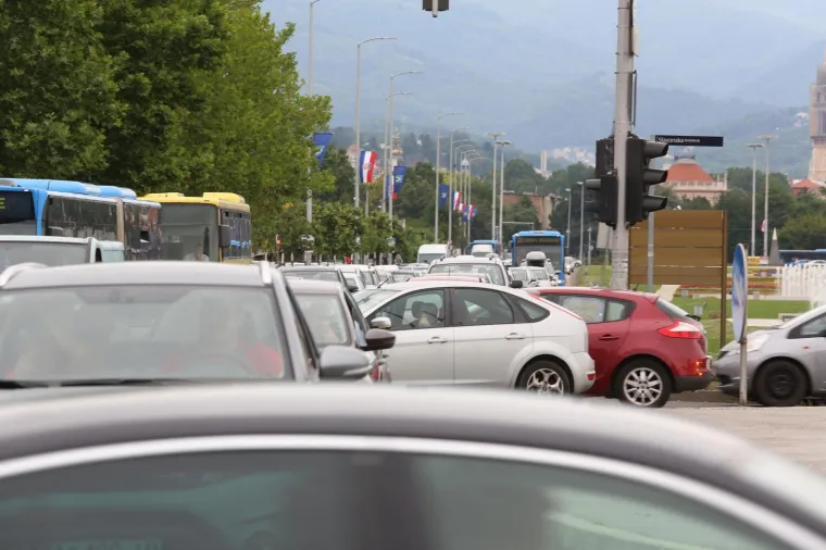 Prometni kolaps zbog prosvjeda protiv visokih cijena goriva