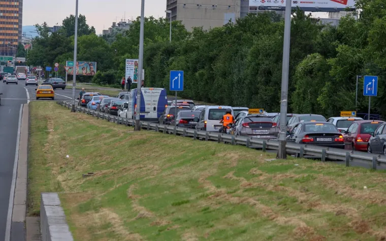 Prometni kolaps zbog prosvjeda protiv visokih cijena goriva