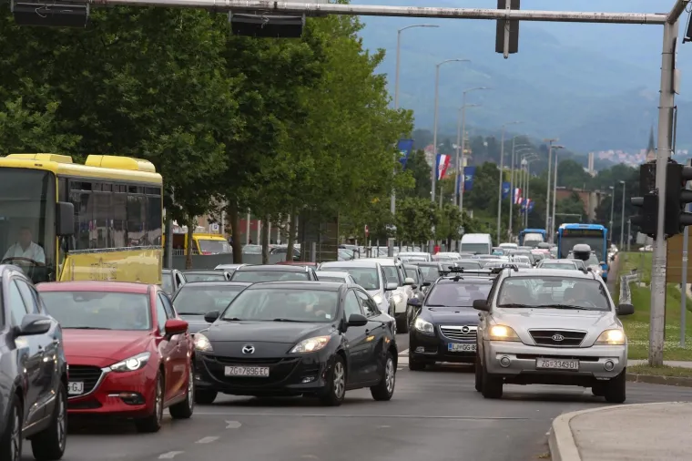Prometni kolaps zbog prosvjeda protiv visokih cijena goriva
