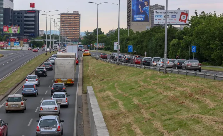Prometni kolaps zbog prosvjeda protiv visokih cijena goriva