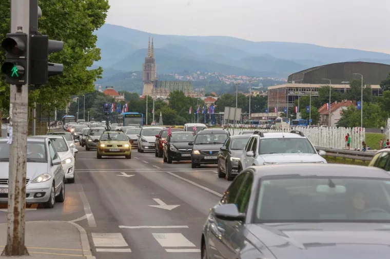 Prometni kolaps zbog prosvjeda protiv visokih cijena goriva