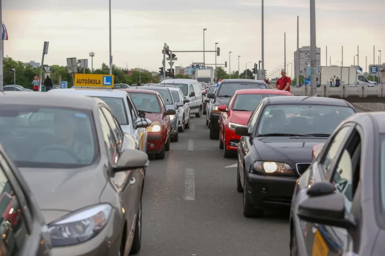 Prometni kolaps zbog prosvjeda protiv visokih cijena goriva
