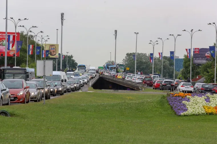 Prometni kolaps zbog prosvjeda protiv visokih cijena goriva