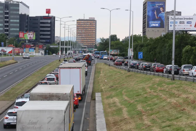 Prometni kolaps zbog prosvjeda protiv visokih cijena goriva