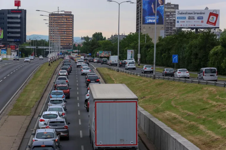 Prometni kolaps zbog prosvjeda protiv visokih cijena goriva