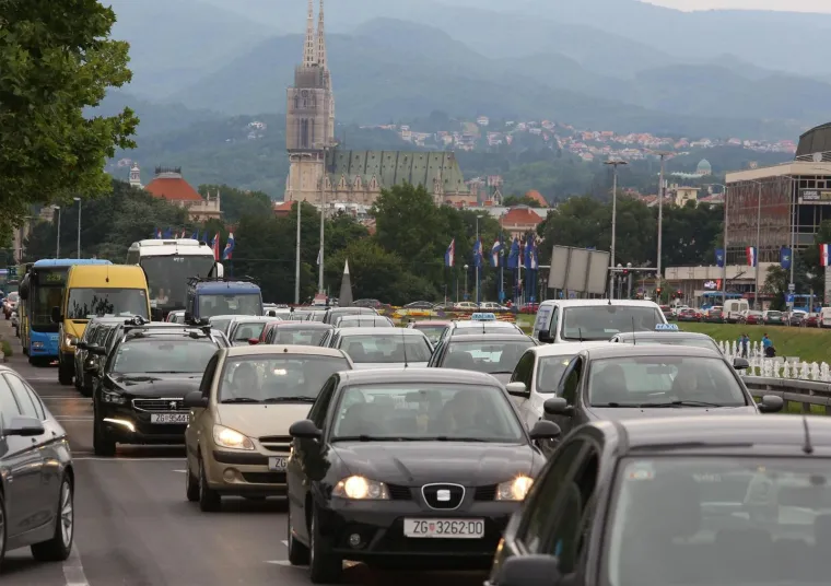 Prometni kolaps zbog prosvjeda protiv visokih cijena goriva