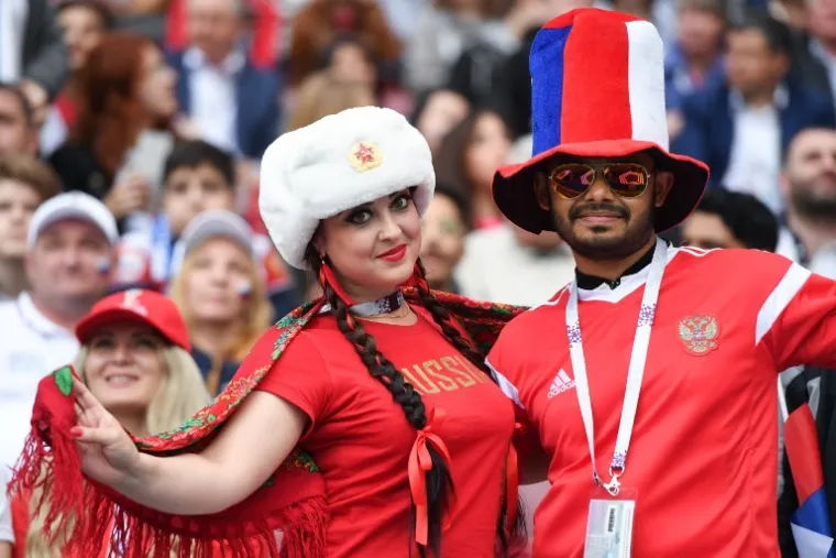 SEKSI NAVIJAČICE PLIJENILE PAŽNJU NA OTVARANJU SP-a: Uz ovakvu podršku s tribina, nemoguće je bilo zakazati