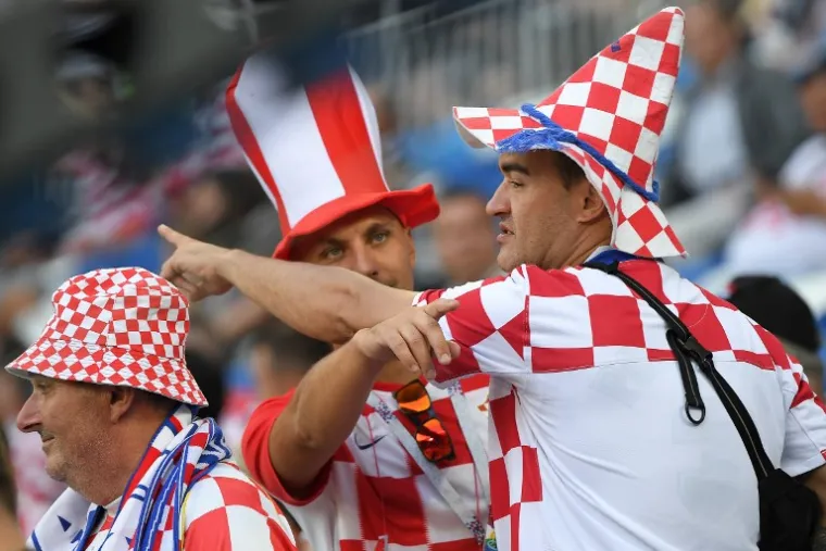 VATRENI IMALI ŽESTOKU PODR&Scaron;KU S TRIBINA: Tisuće hrvatskih navijača nosilo Modrića i dru&scaron;tvo do pobjede