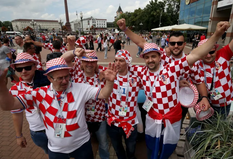 NAVIJAČKA LUDNICA U SREDI&Scaron;TU KALINJINGRADA: Pogledajte kako hrvatski navijači u centru grada slave s Nigerijicima uoči utakmice