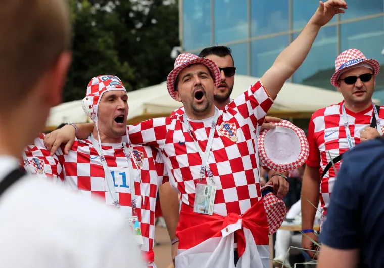 NAVIJAČKA LUDNICA U SREDI&Scaron;TU KALINJINGRADA: Pogledajte kako hrvatski navijači u centru grada slave s Nigerijicima uoči utakmice