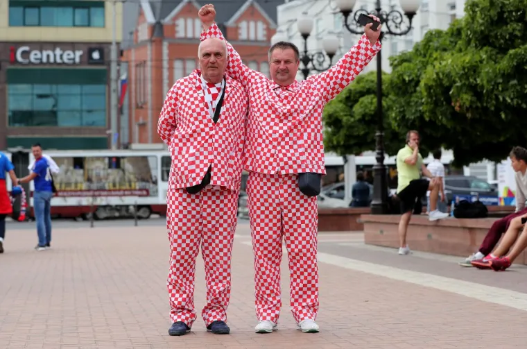 NAVIJAČKA LUDNICA U SREDI&Scaron;TU KALINJINGRADA: Pogledajte kako hrvatski navijači u centru grada slave s Nigerijicima uoči utakmice