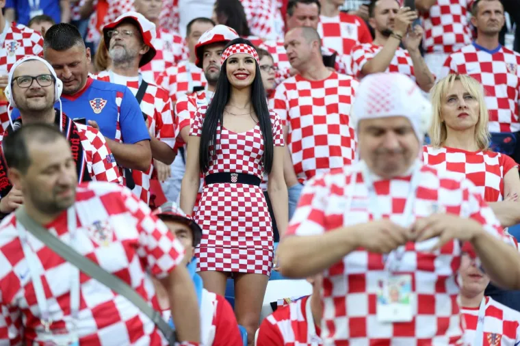 NITKO NIJE MOGAO SKINUTI POGLED SA ZANOSNE HRVATICE: Jo&scaron; jedan dokaz da su na&scaron;e navijačice najljep&scaron;e na svijetu
