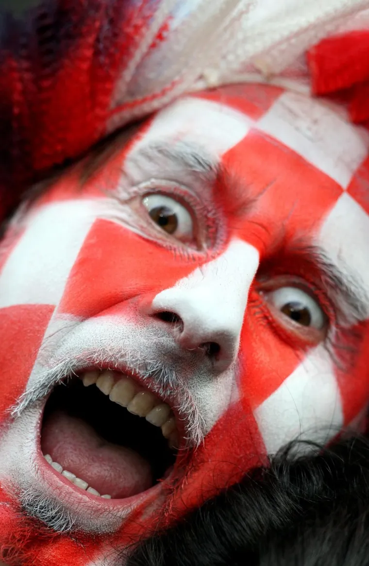 Stadion Worthersee, Klagenfurt, Austrija - 3. kolo skupine B Europskog prvenstva; Hrvatska - Poljska. Hrvatski navijaci na tribinama.