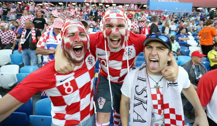 Stadion Kalinjingrad u bojama Hrvatske: Na tisuće Hrvata spremno za spektakl
