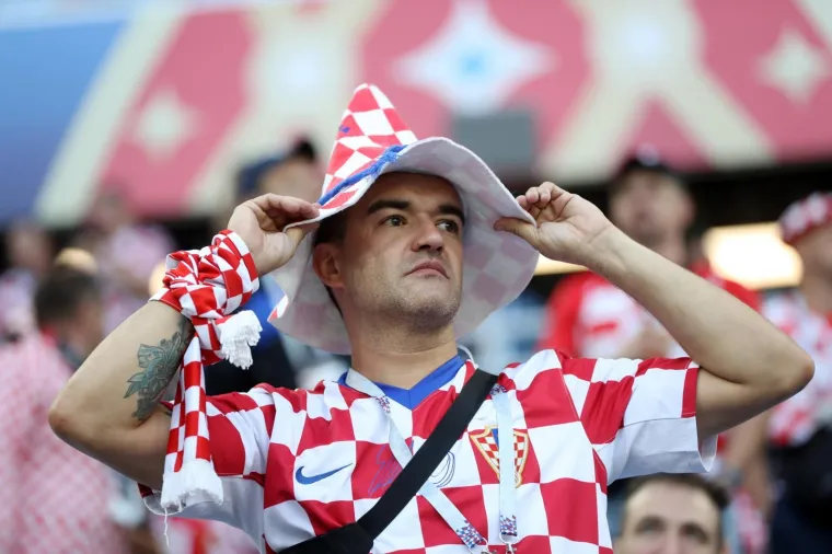 Stadion Kalinjingrad u bojama Hrvatske: Na tisuće Hrvata spremno za spektakl