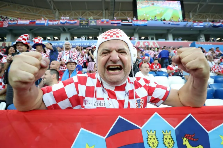 Stadion Kalinjingrad u bojama Hrvatske: Na tisuće Hrvata spremno za spektakl