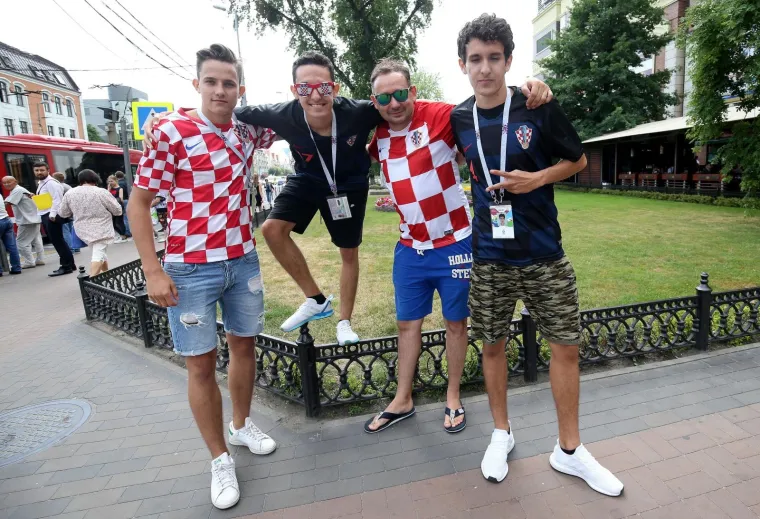 Pogledajte kako su Hrvatski navijači preplavili Kalinjingrad