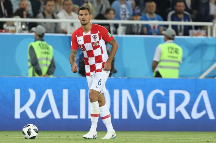 DJEVOJKE, IMAMO POSLASTICU I ZA VAS: Dejan Lovren skinuo dres i pokazao isklesano tijelo, sigurni smo da ćete uživati