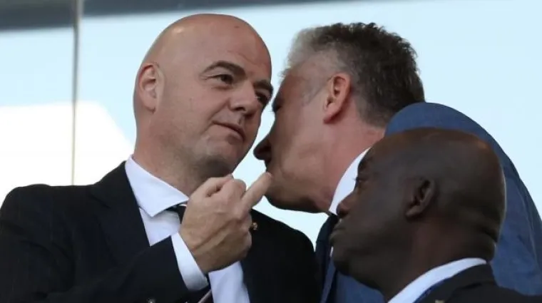 NEVJEROJATNO NEPRISTOJAN POTEZ PREDSJEDNIKA FIFA-e: Dok se ljubio sa &Scaron;ukerom napravio je ne&scaron;to &scaron;okantno