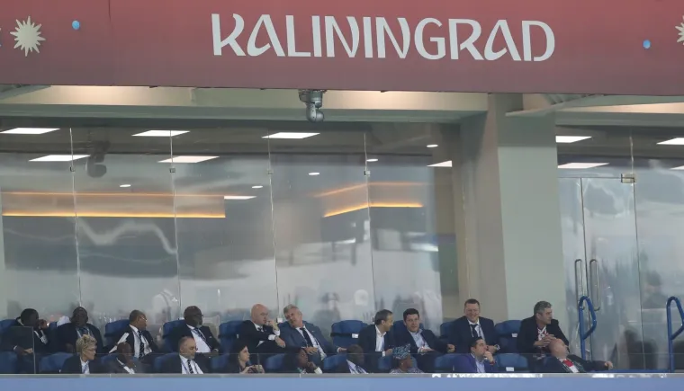 NEVJEROJATNO NEPRISTOJAN POTEZ PREDSJEDNIKA FIFA-e: Dok se ljubio sa &Scaron;ukerom napravio je ne&scaron;to &scaron;okantno