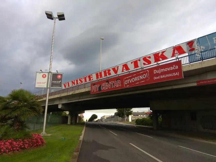 OSVANULA JOŠ JEDNA BRUTALNA PORUKA VATRENIMA: Pogledajte što dio navijača misli o Modriću i društvu