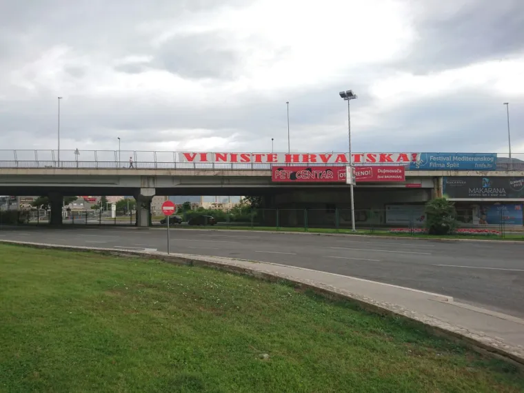OSVANULA JOŠ JEDNA BRUTALNA PORUKA VATRENIMA: Pogledajte što dio navijača misli o Modriću i društvu