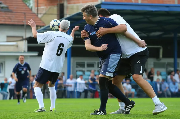 Na zagrebačkom Jarunu, u prostorijama NK Jarun, HDZ je danas obilježio 29. obljetnicu osnutka. Kao &scaron;to je to slučaj svake godine, u sklopu proslave je održana i tradicionalna nogometna utakmica.