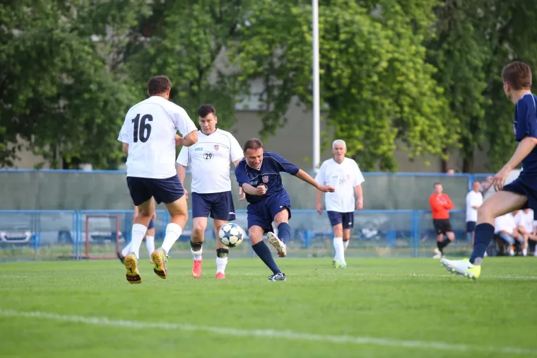 HDZ-ovci ZAIGRALI NOGOMET NA JARUNU: Vjerujemo da ćete ih htjeti pogledati u neuobičajenom izdanju