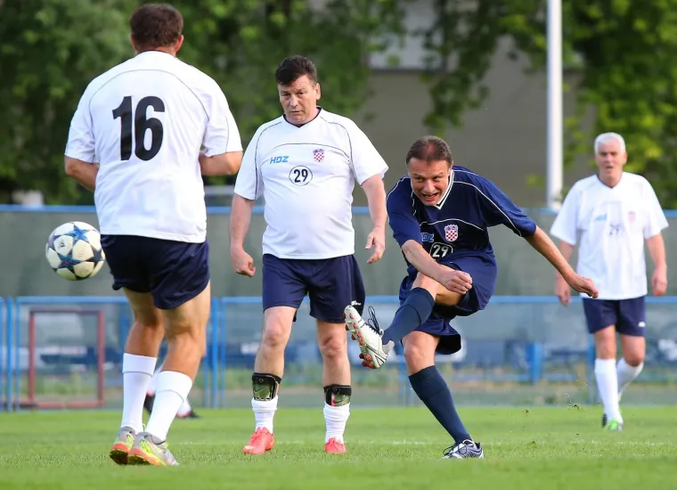HDZ-ovci ZAIGRALI NOGOMET NA JARUNU: Vjerujemo da ćete ih htjeti pogledati u neuobičajenom izdanju