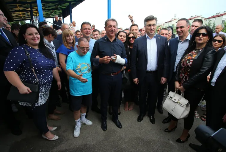 HDZ-ovci ZAIGRALI NOGOMET NA JARUNU: Vjerujemo da ćete ih htjeti pogledati u neuobičajenom izdanju