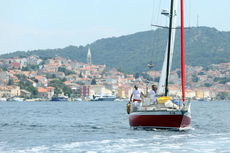 Sa&scaron;a Fegić krenuo na put oko svijeta legendarnom jedrilicom HIR 3