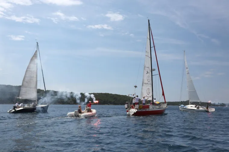 Sa&scaron;a Fegić krenuo na put oko svijeta legendarnom jedrilicom HIR 3