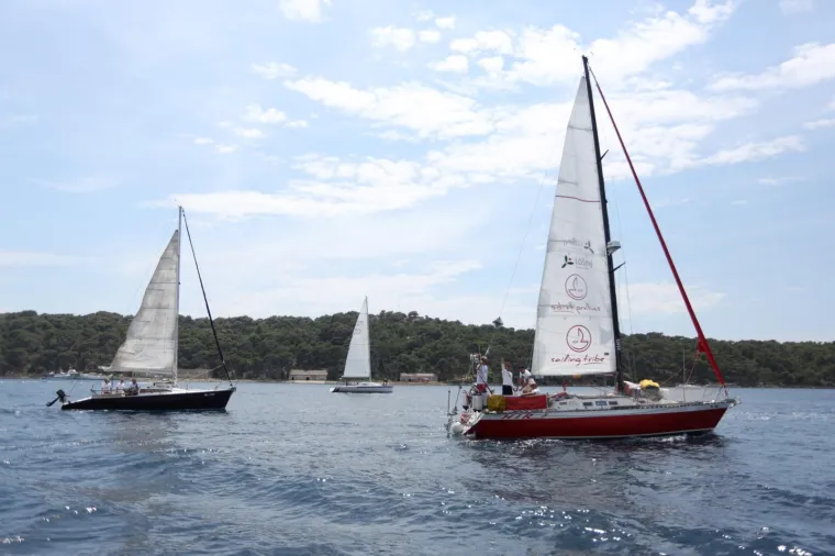 Sa&scaron;a Fegić krenuo na put oko svijeta legendarnom jedrilicom HIR 3