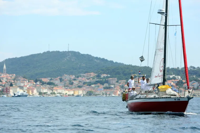 Sa&scaron;a Fegić krenuo na put oko svijeta legendarnom jedrilicom HIR 3