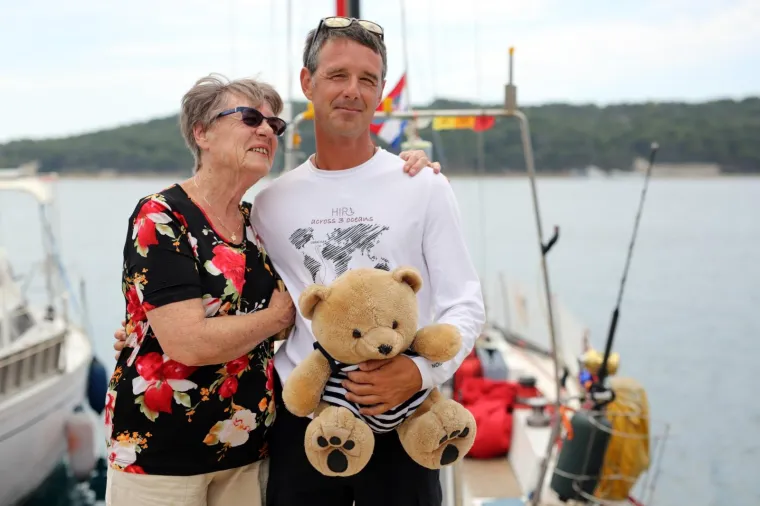 Sa&scaron;a Fegić krenuo na put oko svijeta legendarnom jedrilicom HIR 3