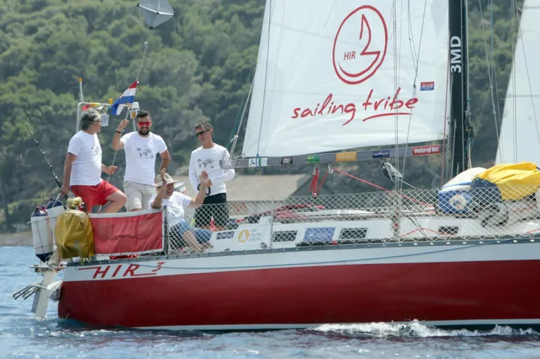 Sa&scaron;a Fegić krenuo na put oko svijeta legendarnom jedrilicom HIR 3