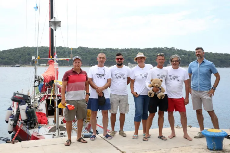 Sa&scaron;a Fegić krenuo na put oko svijeta legendarnom jedrilicom HIR 3